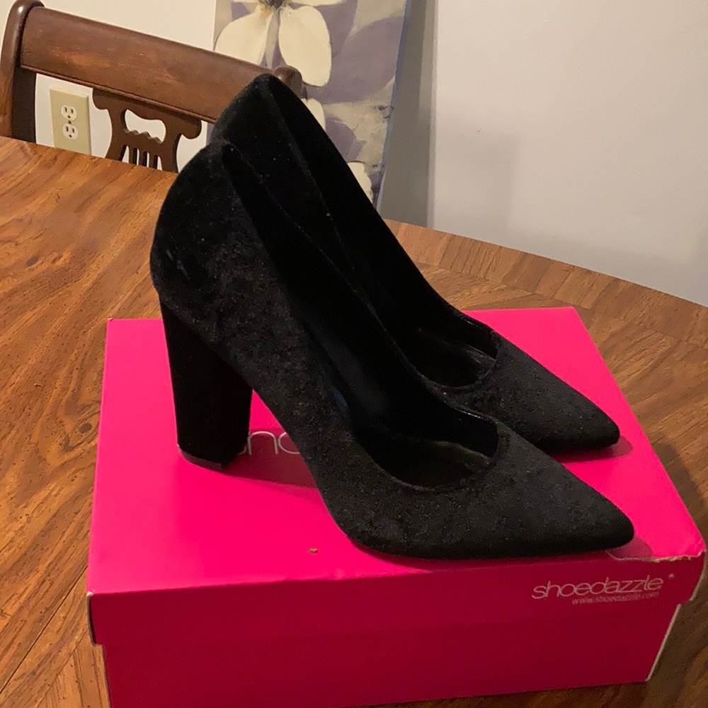 Black velvet pointed toe pumps